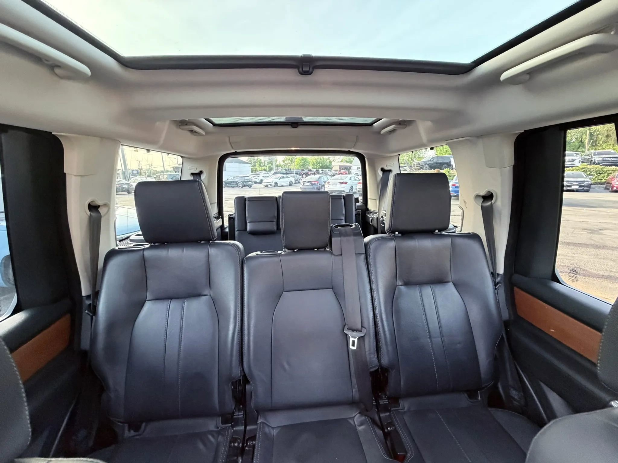 Used 2015 Land Rover LR4 HSE AWD/4WD image 33