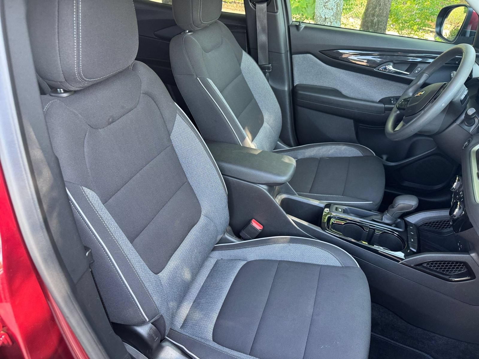 Used 2025 Chevrolet TrailBlazer LT FWD image 35
