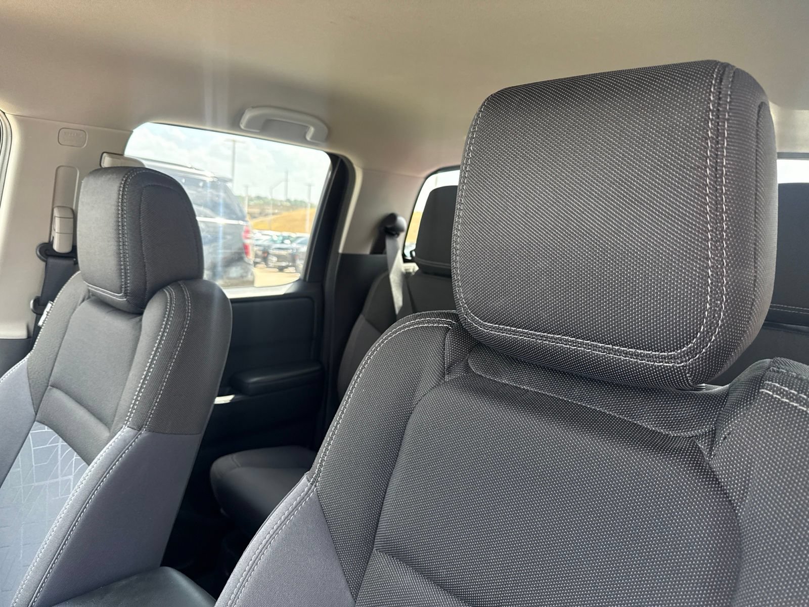 Used 2025 Nissan Frontier SV RWD image 15