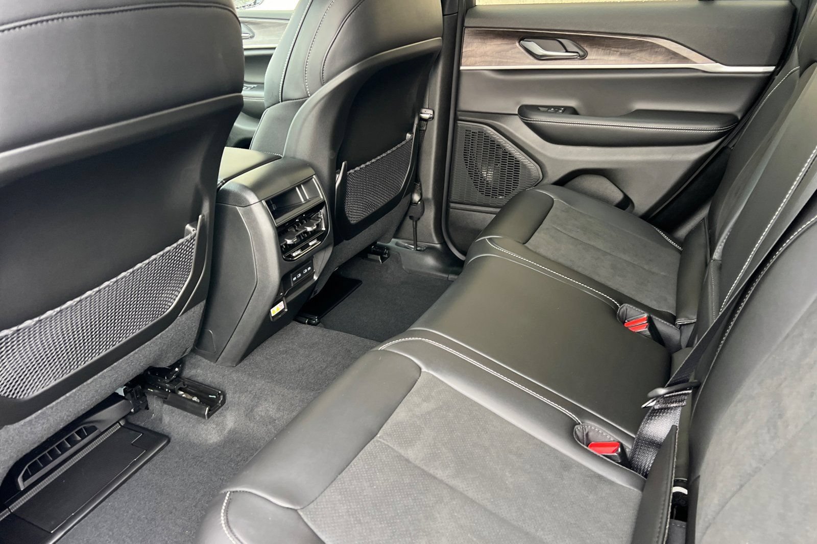 New 2026 Jeep Grand Cherokee Altitude AWD/4WD image 13