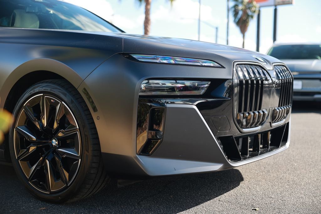 Used 2025 BMW i7 xDrive60 w/ Executive Package image 7