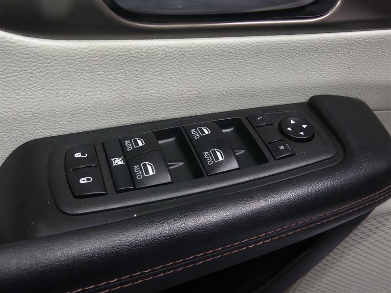 Used 2018 Chrysler Pacifica Touring-L Plus w/ Advanced Safetytec Group FWD image 19