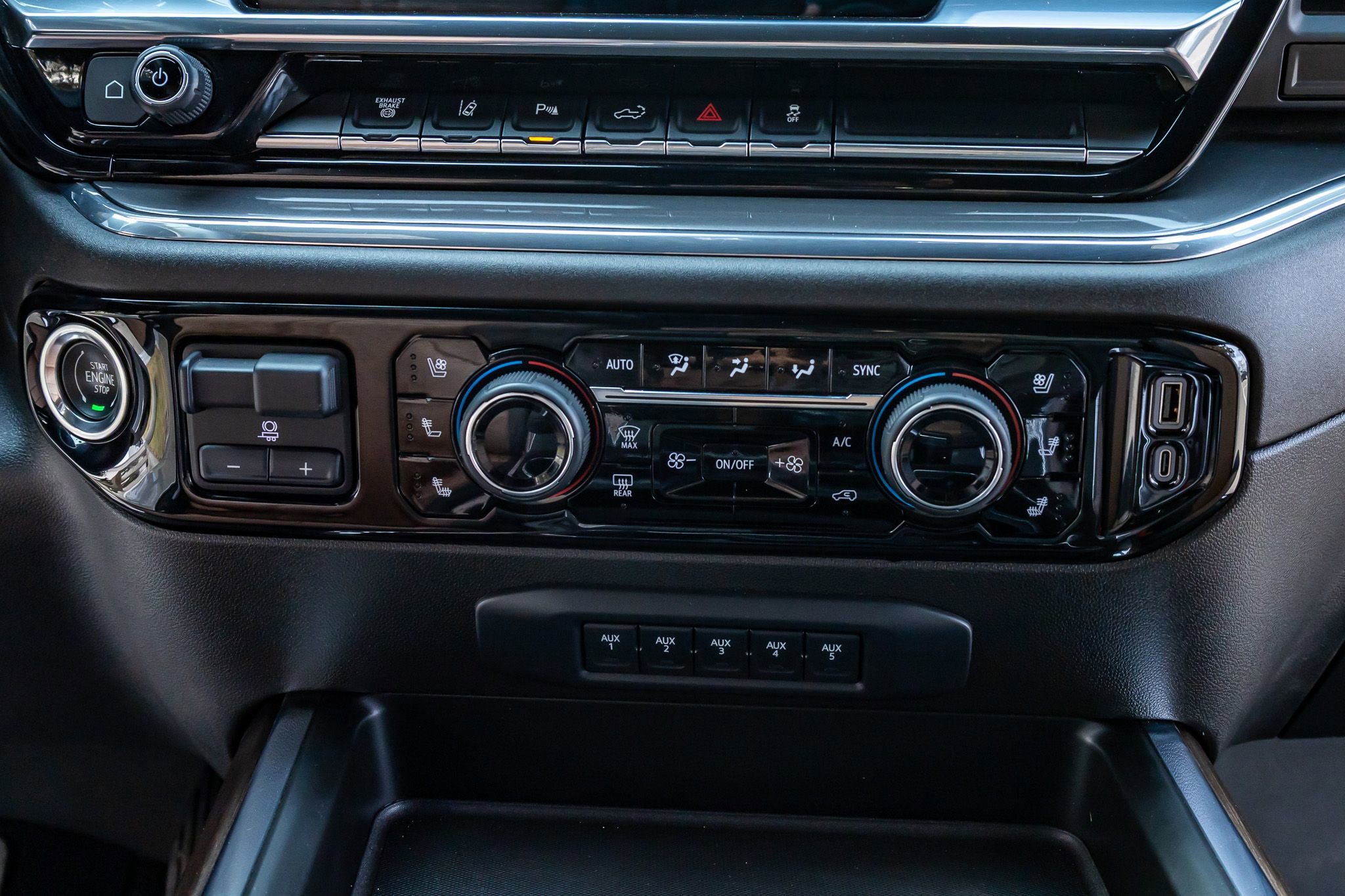 Used 2024 Chevrolet Silverado 3500 High Country w/ High Country Premium Package image 26