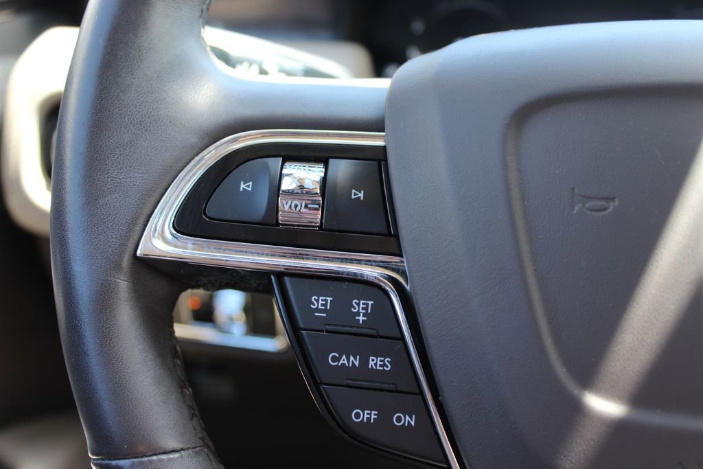 Used 2023 Lincoln Nautilus Reserve AWD/4WD image 11