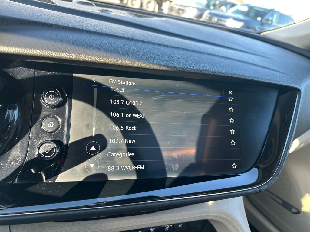 Used 2022 Buick Envision Avenir w/ Technology Package II image 9