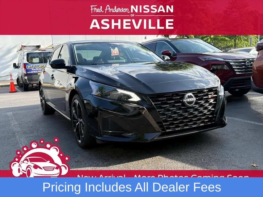 Used 2023 Nissan Altima 2.5 SR w/ SR Premium Package AWD/4WD image 1