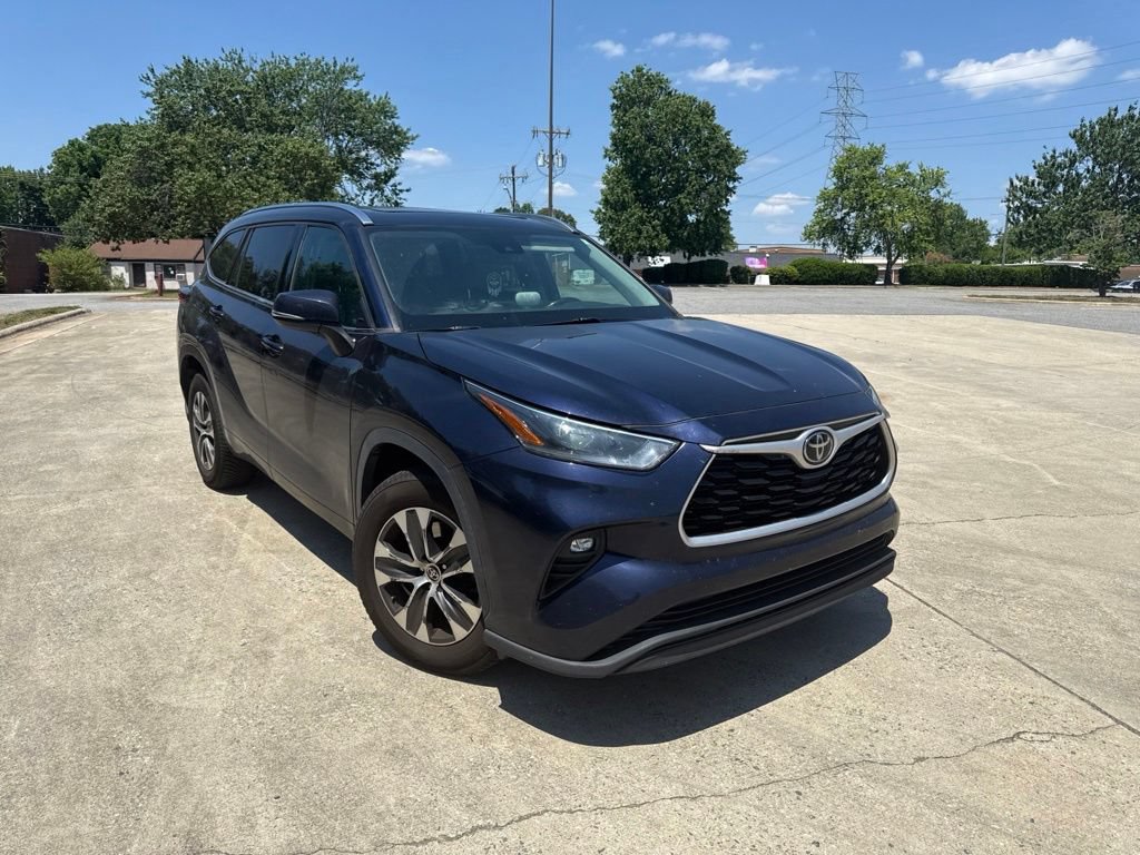 Used 2021 Toyota Highlander XLE FWD image 4