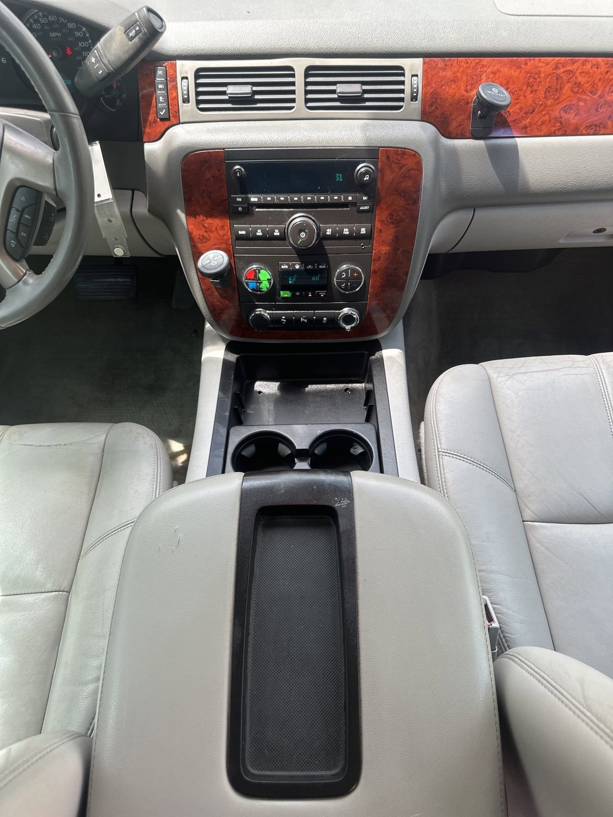 Used 2013 Chevrolet Suburban LT image 17