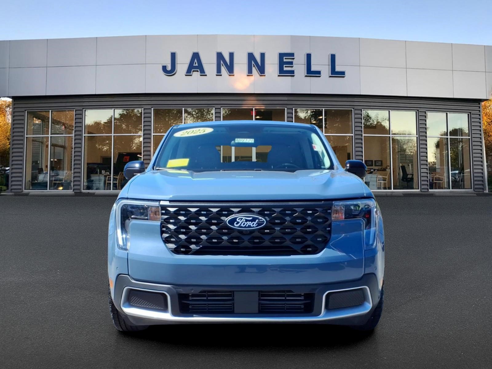 Used 2025 Ford Maverick Lariat w/ 4K Tow Package image 2