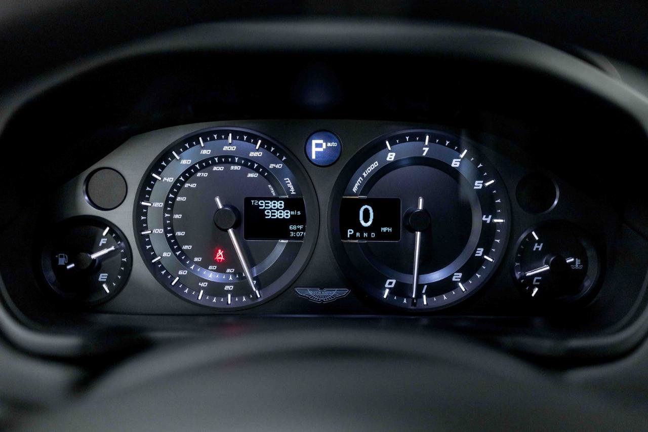 Used 2016 Aston Martin Vanquish Coupe image 47