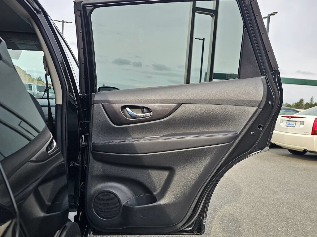 Used 2018 Nissan Rogue S w/ S Value Package AWD/4WD image 28