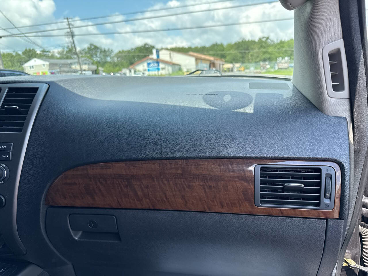 Used 2010 Nissan Armada Platinum image 34