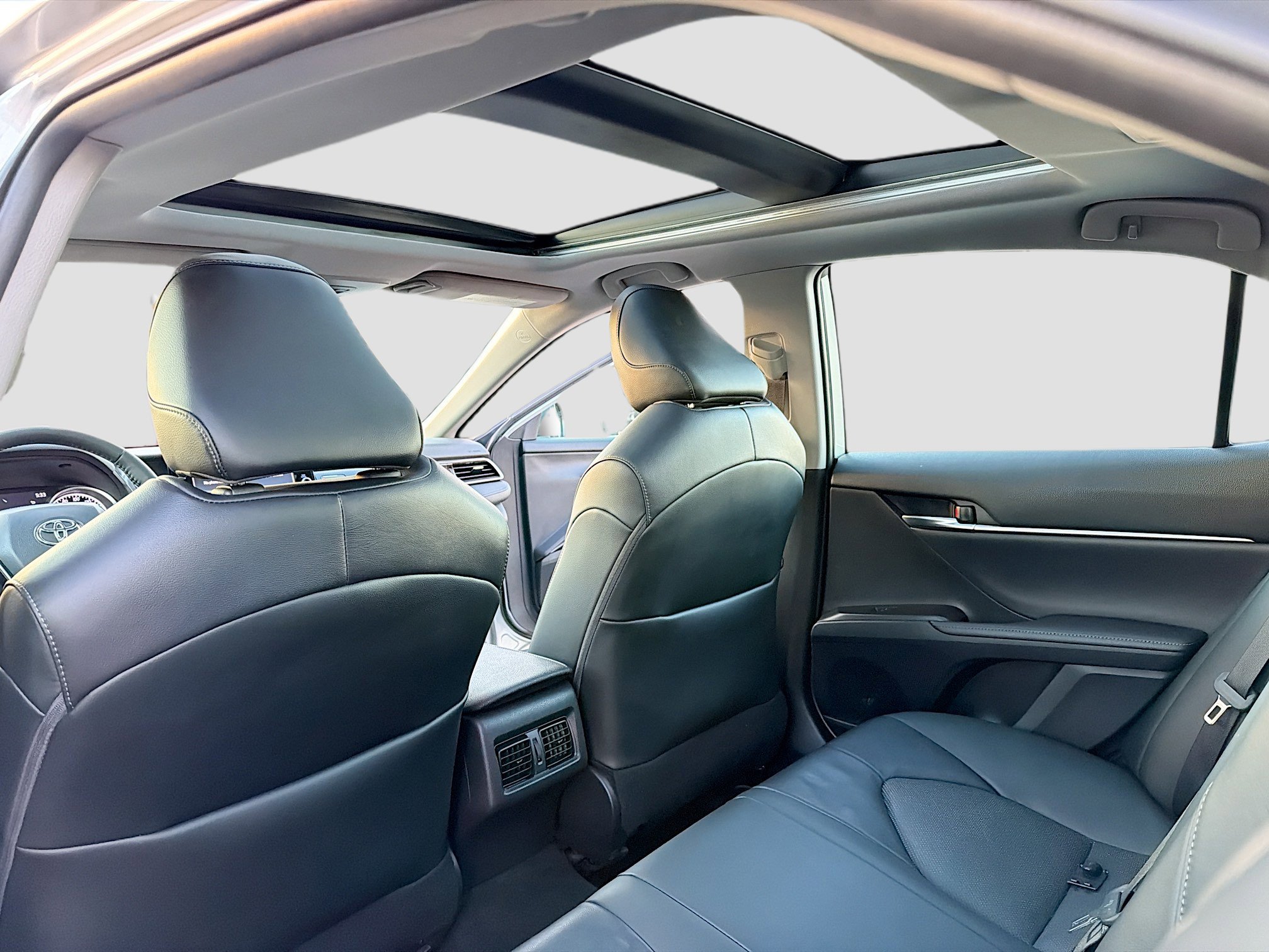 Used 2021 Toyota Camry XLE image 6