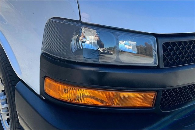Used 2020 Chevrolet Express 3500 LS image 30