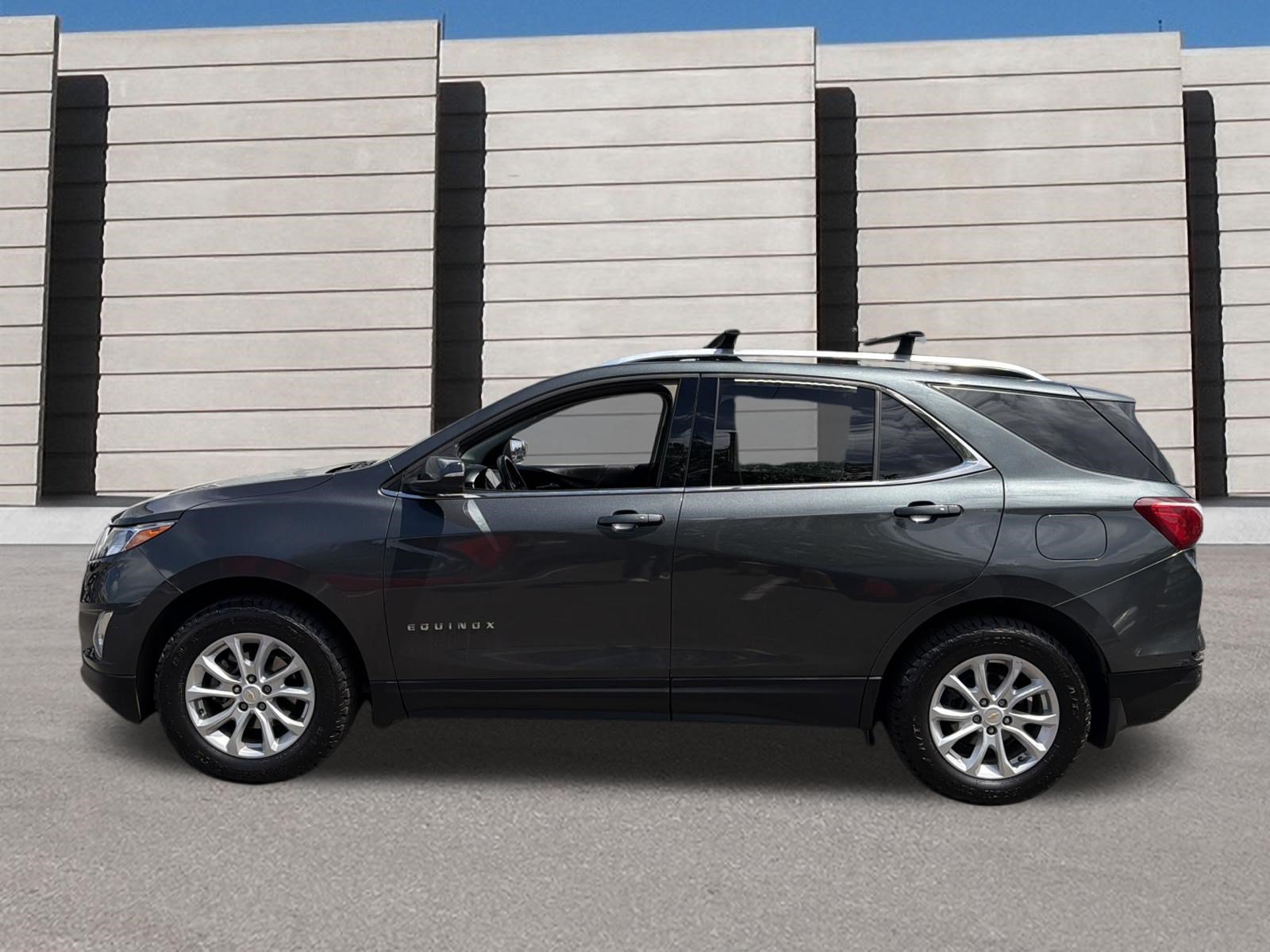 Used 2019 Chevrolet Equinox LT w/ Sun & Navigation Package AWD/4WD image 2