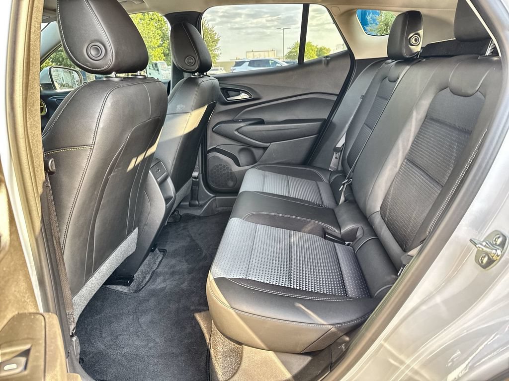Used 2026 Chevrolet Trax LT w/ Sunroof Package FWD image 22