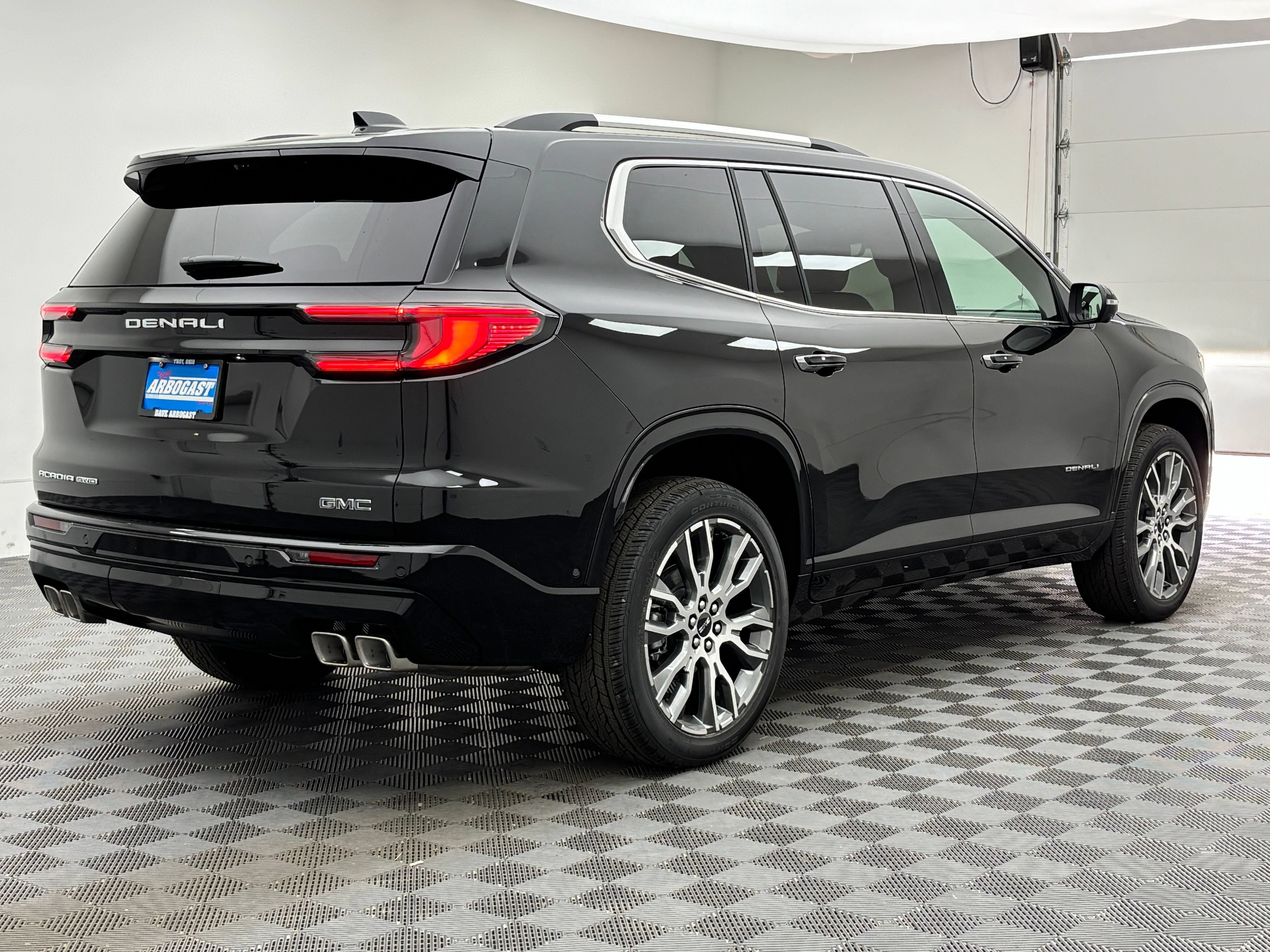 New 2026 GMC Acadia Denali Ultimate w/ LPO, Floor Liner Package AWD/4WD image 11