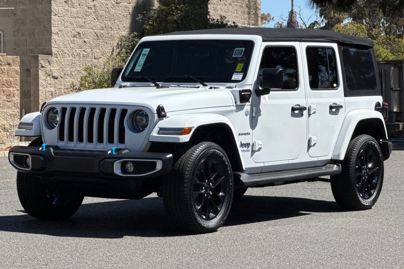 Used 2022 Jeep Wrangler Unlimited Sahara w/ Cold Weather Group AWD/4WD image 7