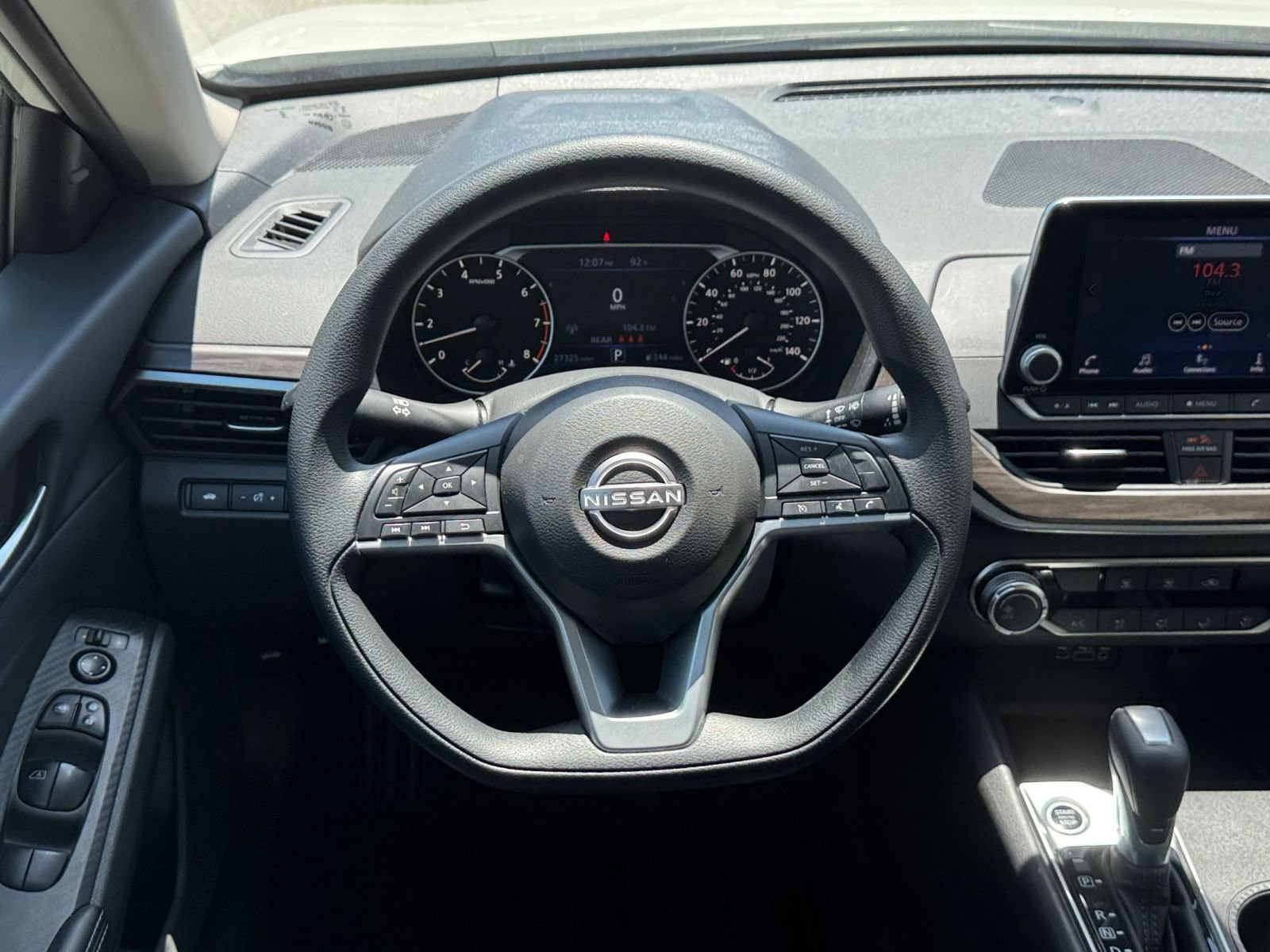 Used 2025 Nissan Altima 2.5 SV FWD image 29