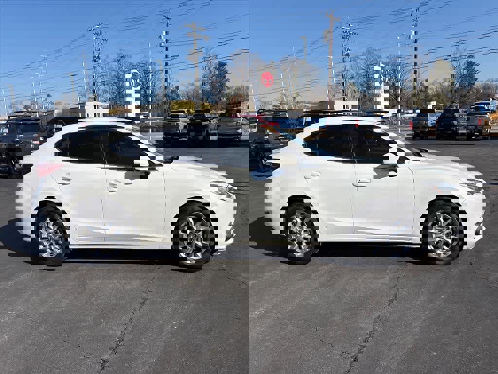 Used 2016 MAZDA MAZDA3 i Touring image 2