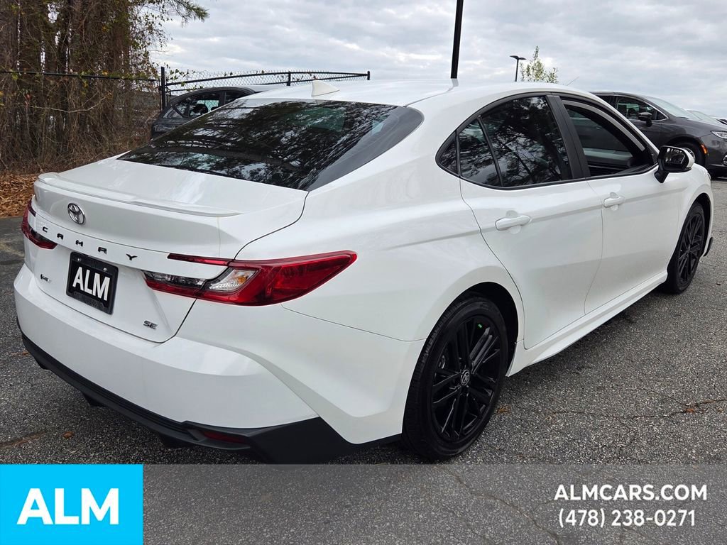 Used 2025 Toyota Camry SE image 6