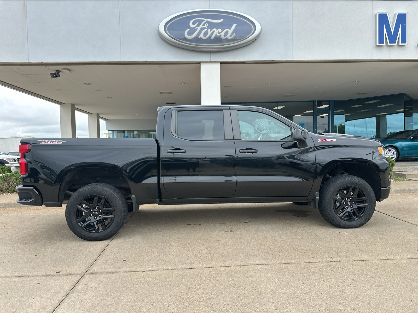 Used 2025 Chevrolet Silverado 1500 LT Trail Boss w/ Protection Package AWD/4WD image 13