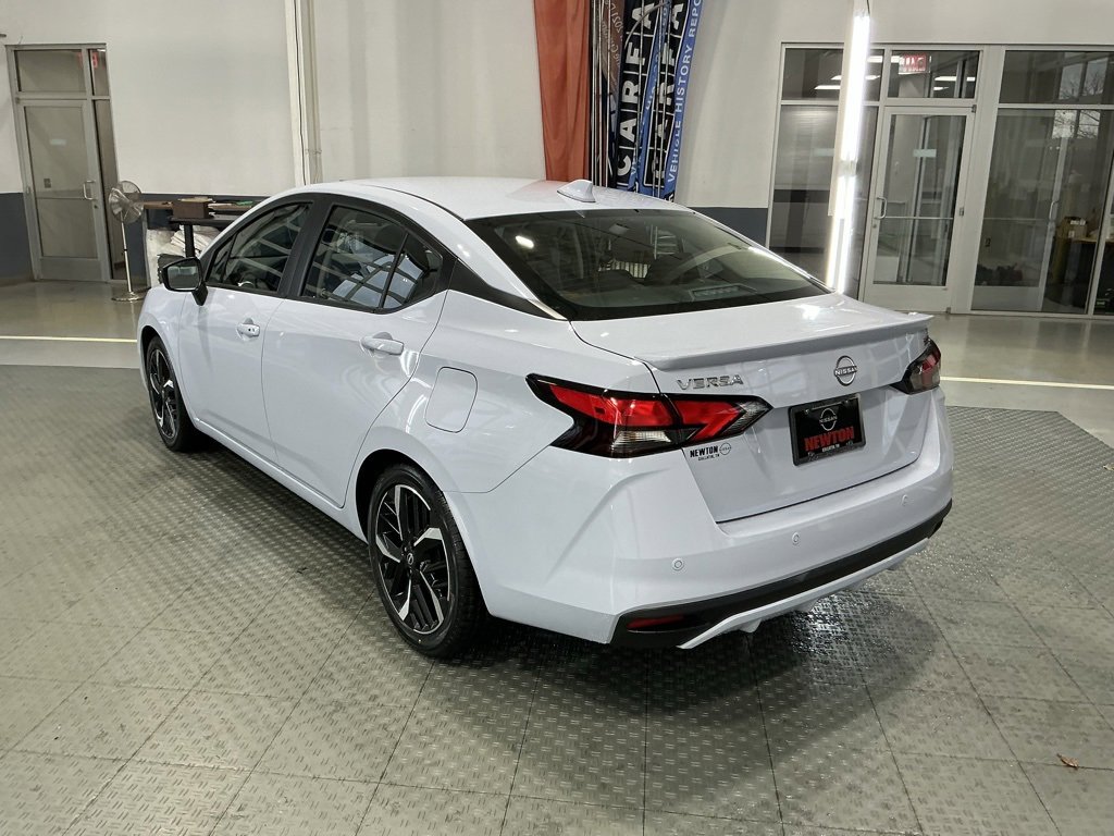 Used 2023 Nissan Versa SR w/ Trunk Package image 33