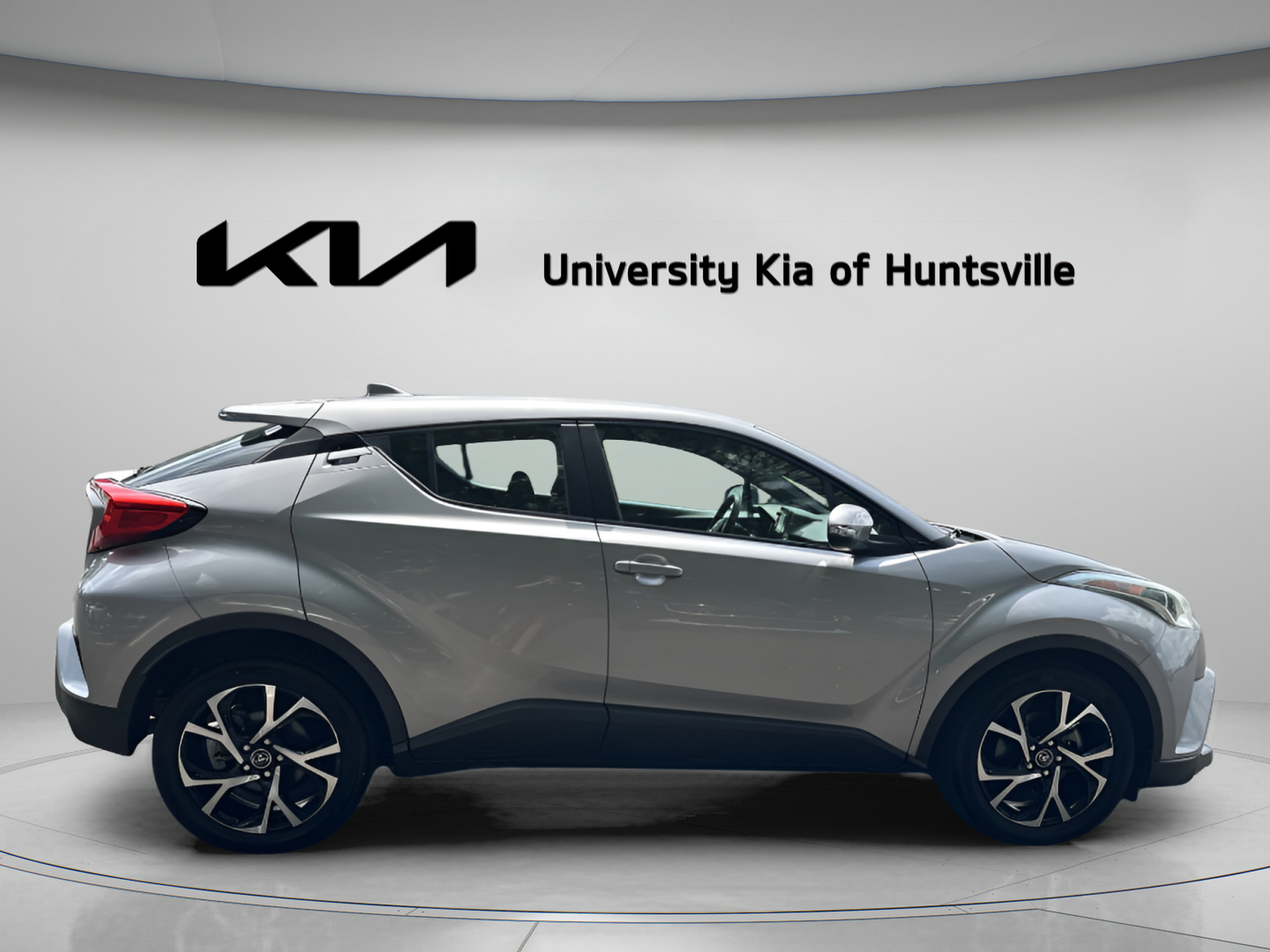 Used 2018 Toyota C-HR XLE FWD image 9