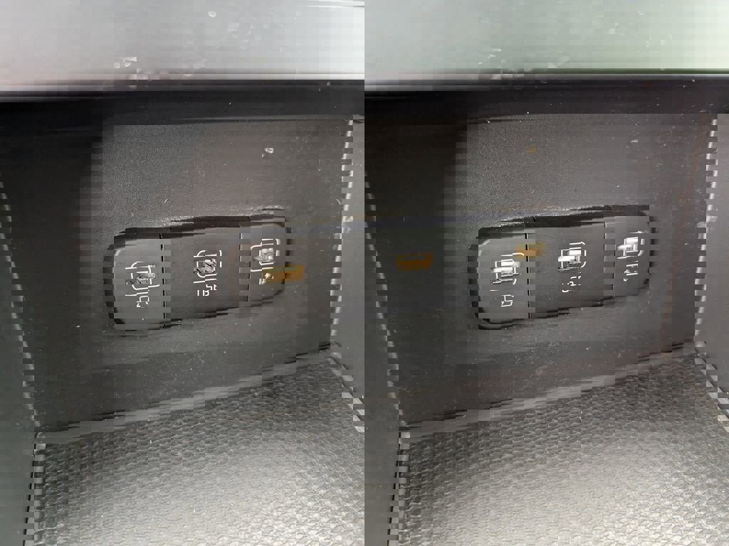 Certified 2024 Kia Carnival LX image 21