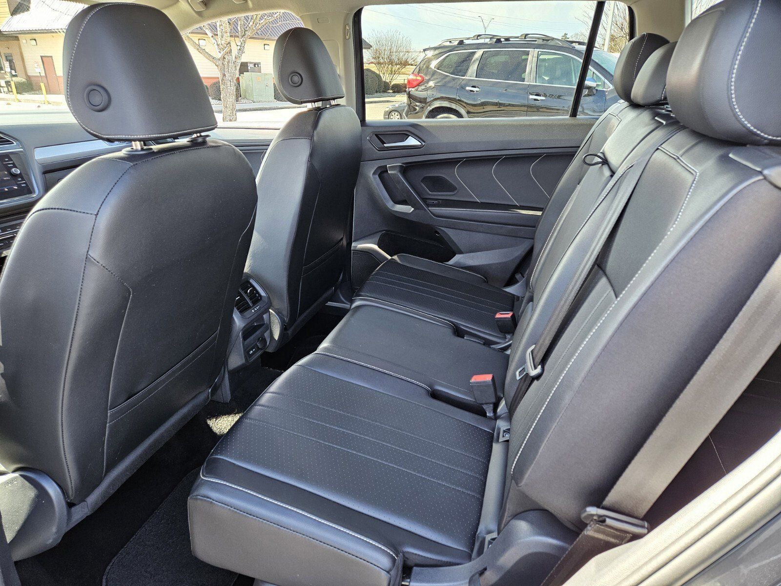 Used 2024 Volkswagen Tiguan SE image 10