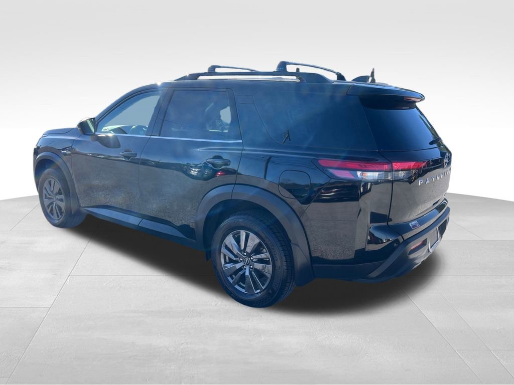 Used 2022 Nissan Pathfinder SV image 4