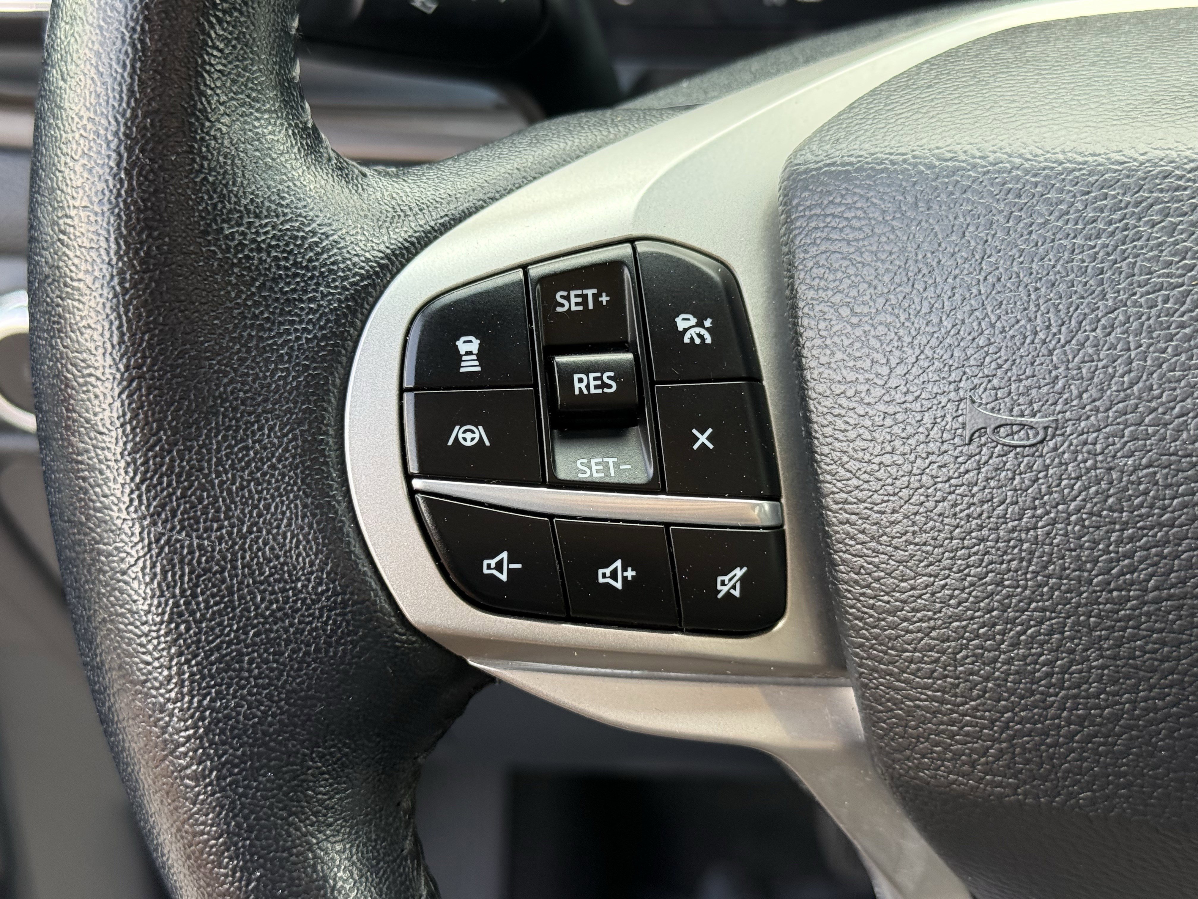 Used 2022 Ford Explorer Limited image 16