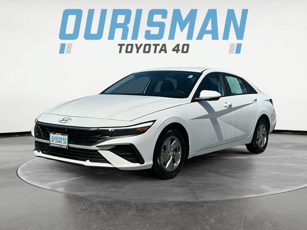 Used 2026 Hyundai Elantra SE FWD image 3
