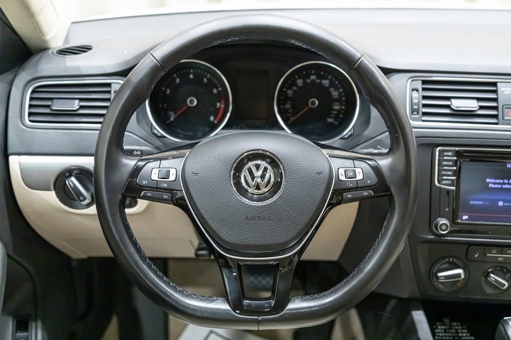 Used 2016 Volkswagen Jetta SE image 14