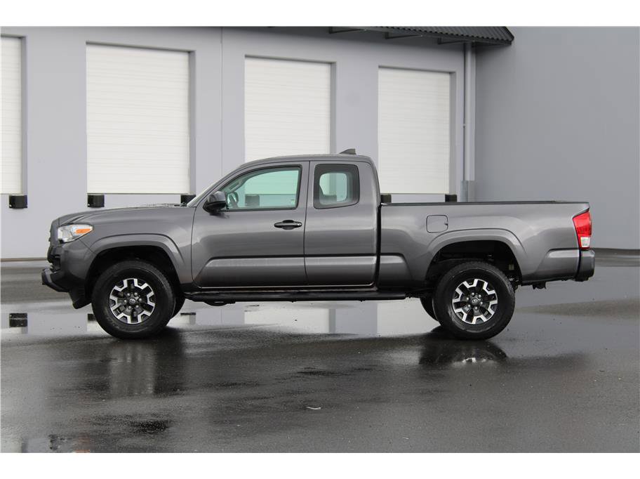 Used 2017 Toyota Tacoma SR5 RWD image 2