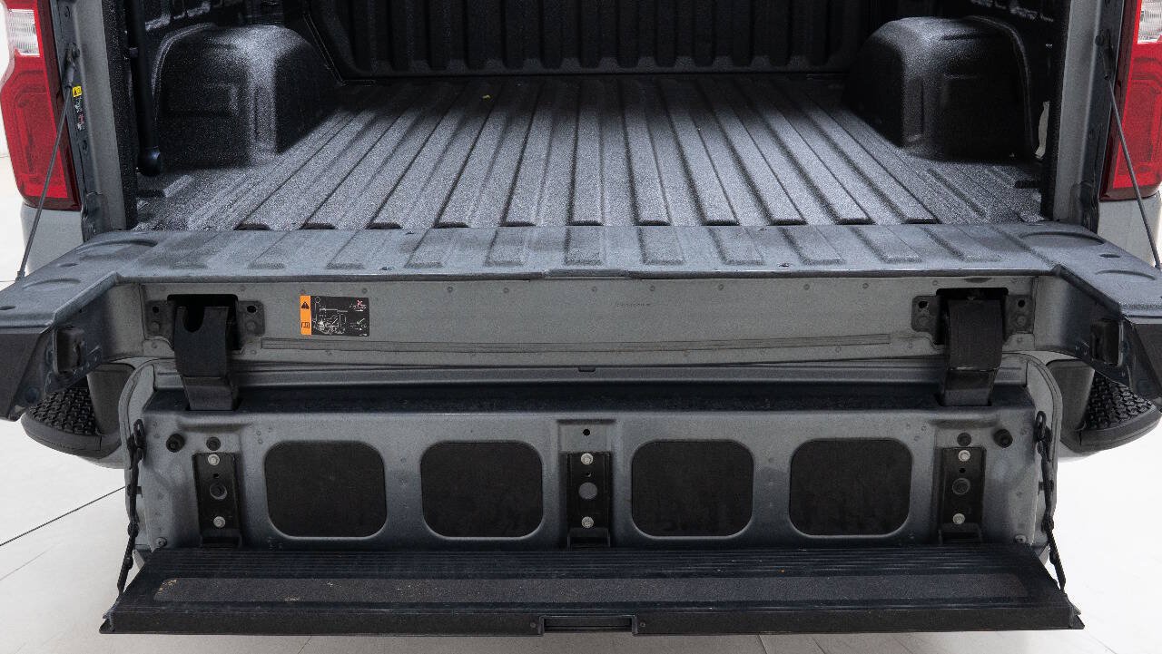 Used 2021 Chevrolet Silverado 1500 Custom w/ LPO, Dark Essentials Package RWD image 85