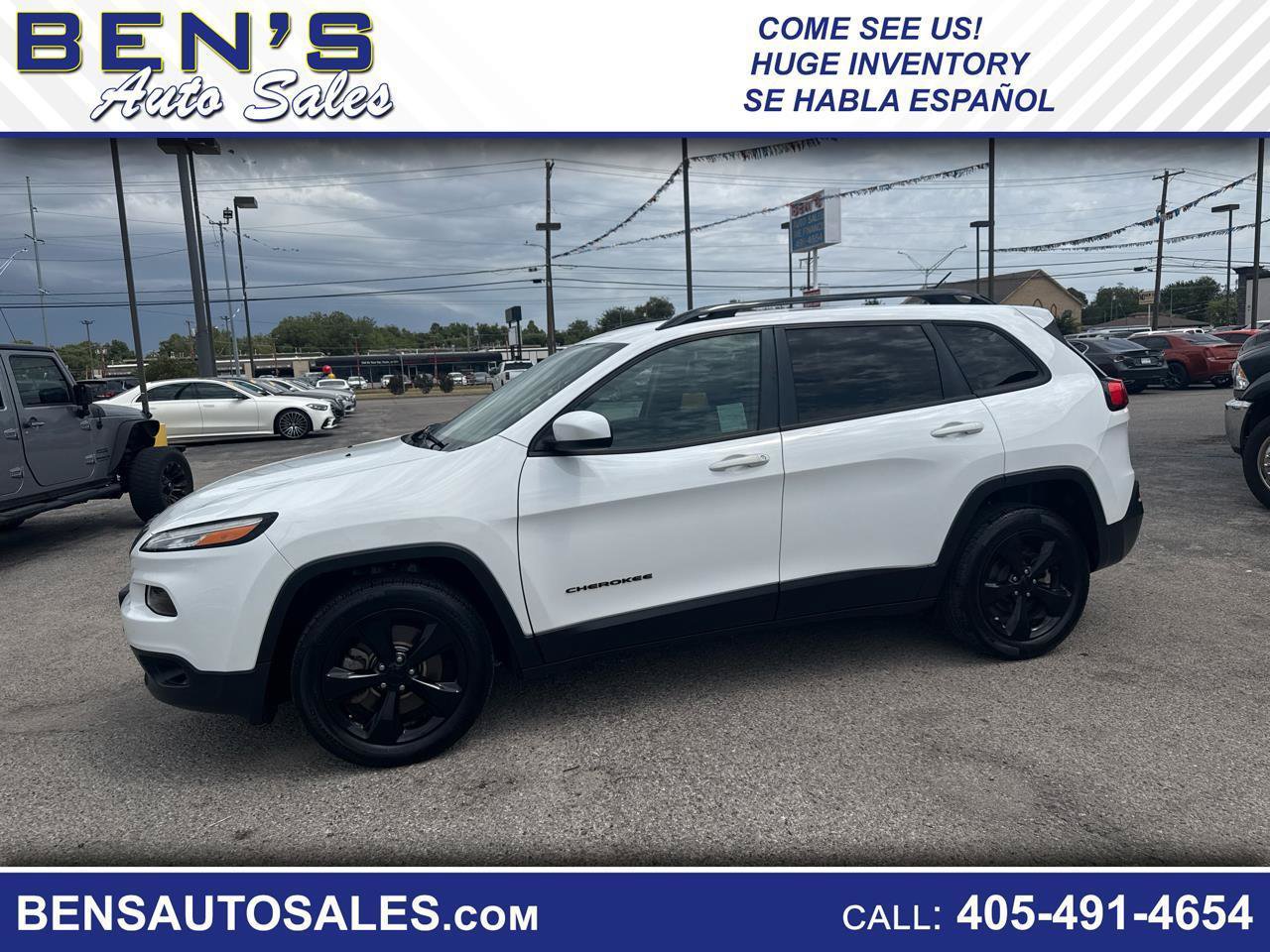 Used 2018 Jeep Cherokee Latitude w/ Altitude Package FWD image 1