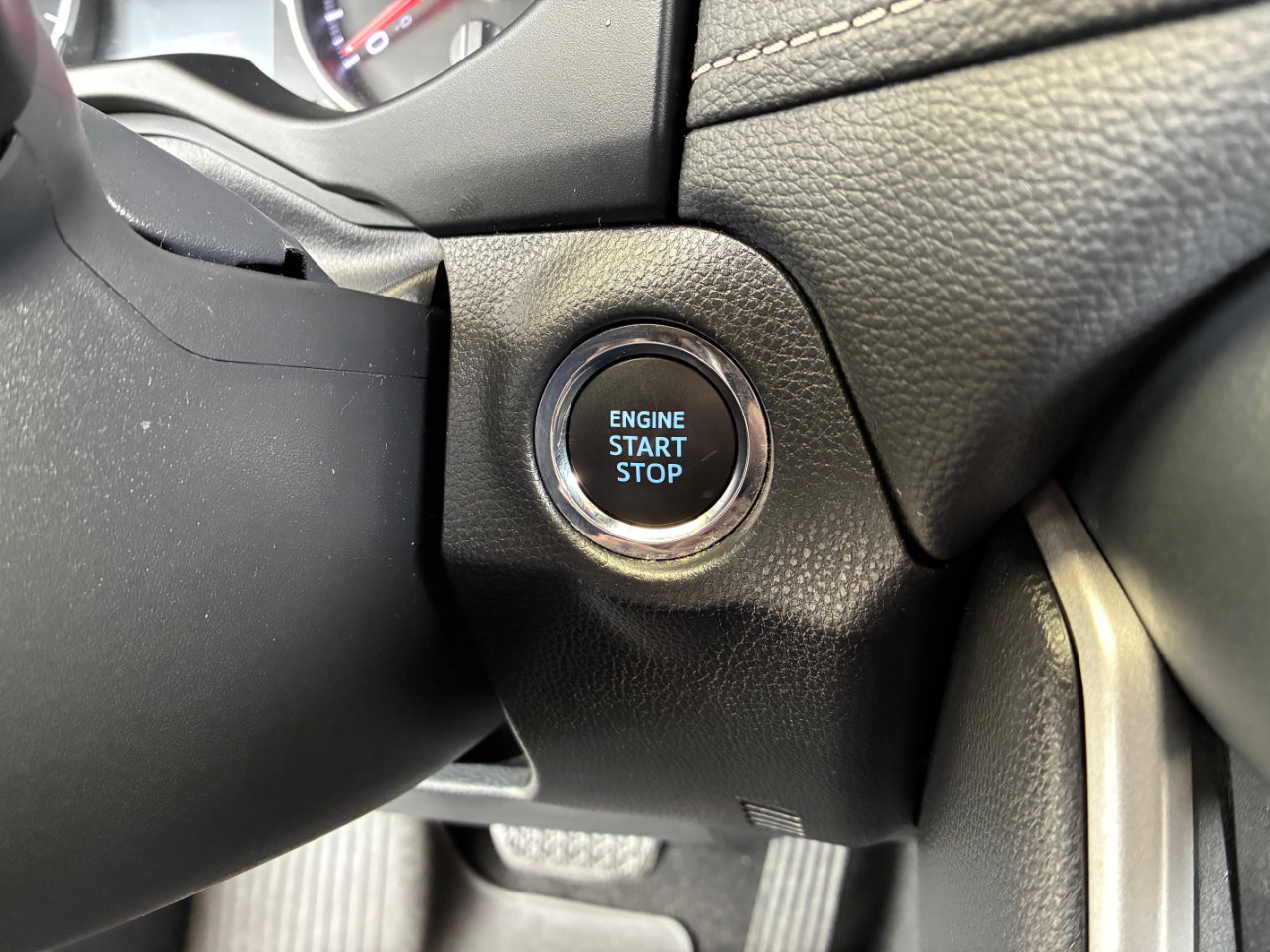 Used 2021 Toyota RAV4 XLE Premium image 27