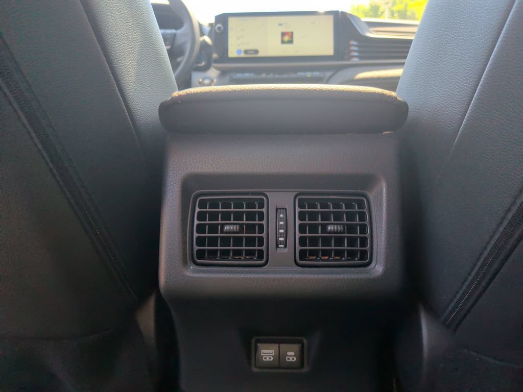 Used 2025 Toyota Camry XLE FWD image 27