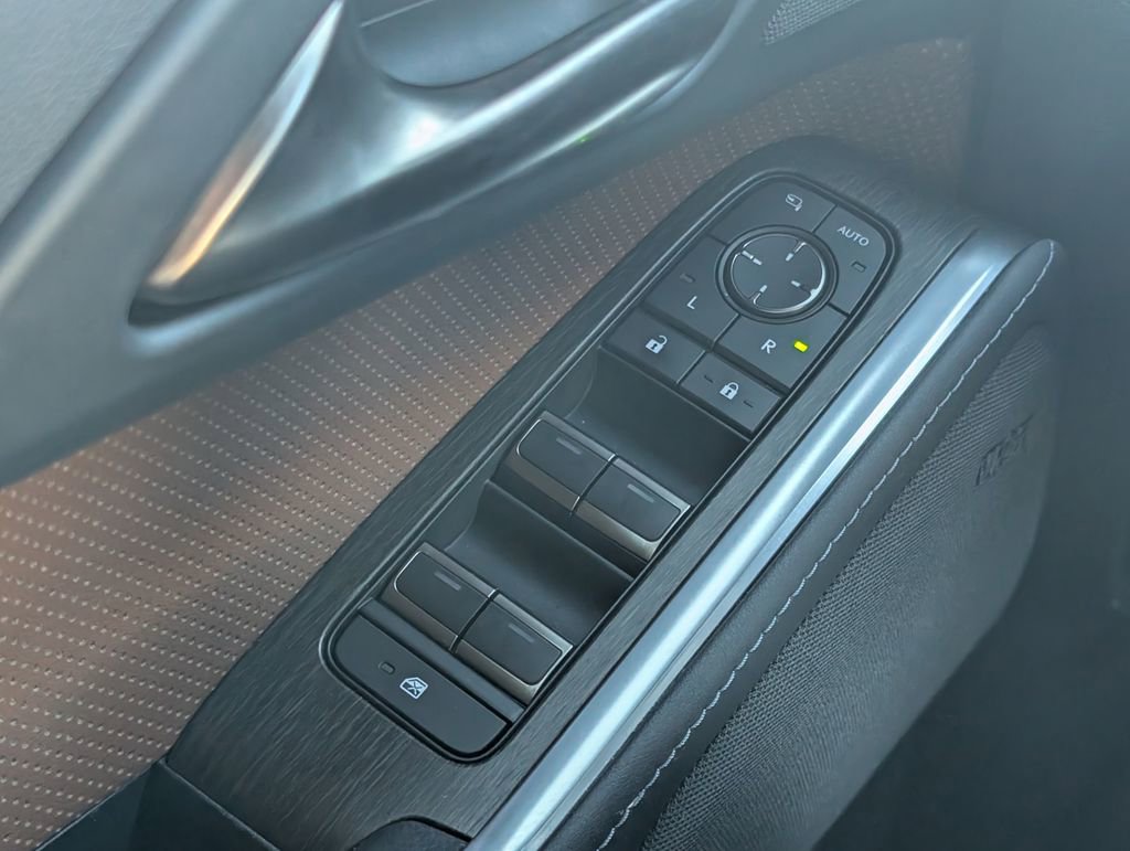 Used 2024 Lexus GX 550 w/ Accessory Package (2T) image 16