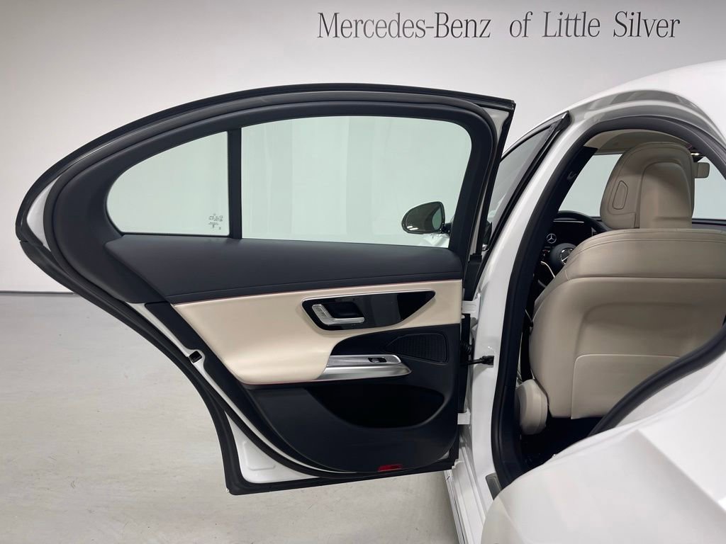 Used 2025 Mercedes-Benz E 350 4MATIC Sedan image 21