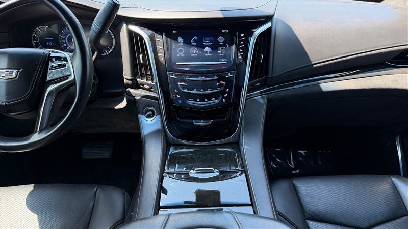 Used 2017 Cadillac Escalade Platinum AWD/4WD image 29