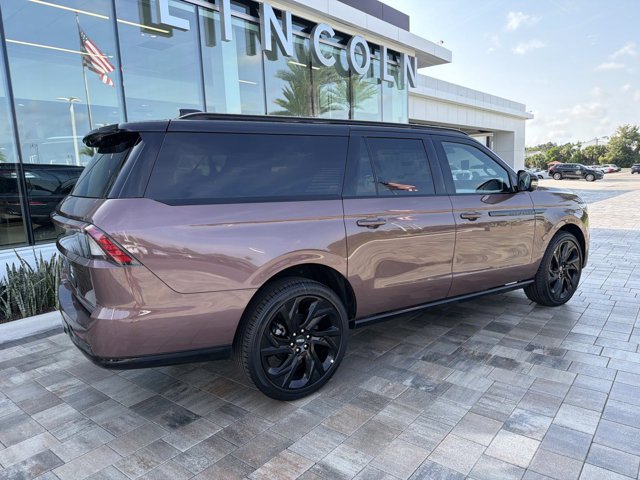 New 2027 Lincoln Navigator L Black Label AWD/4WD image 2
