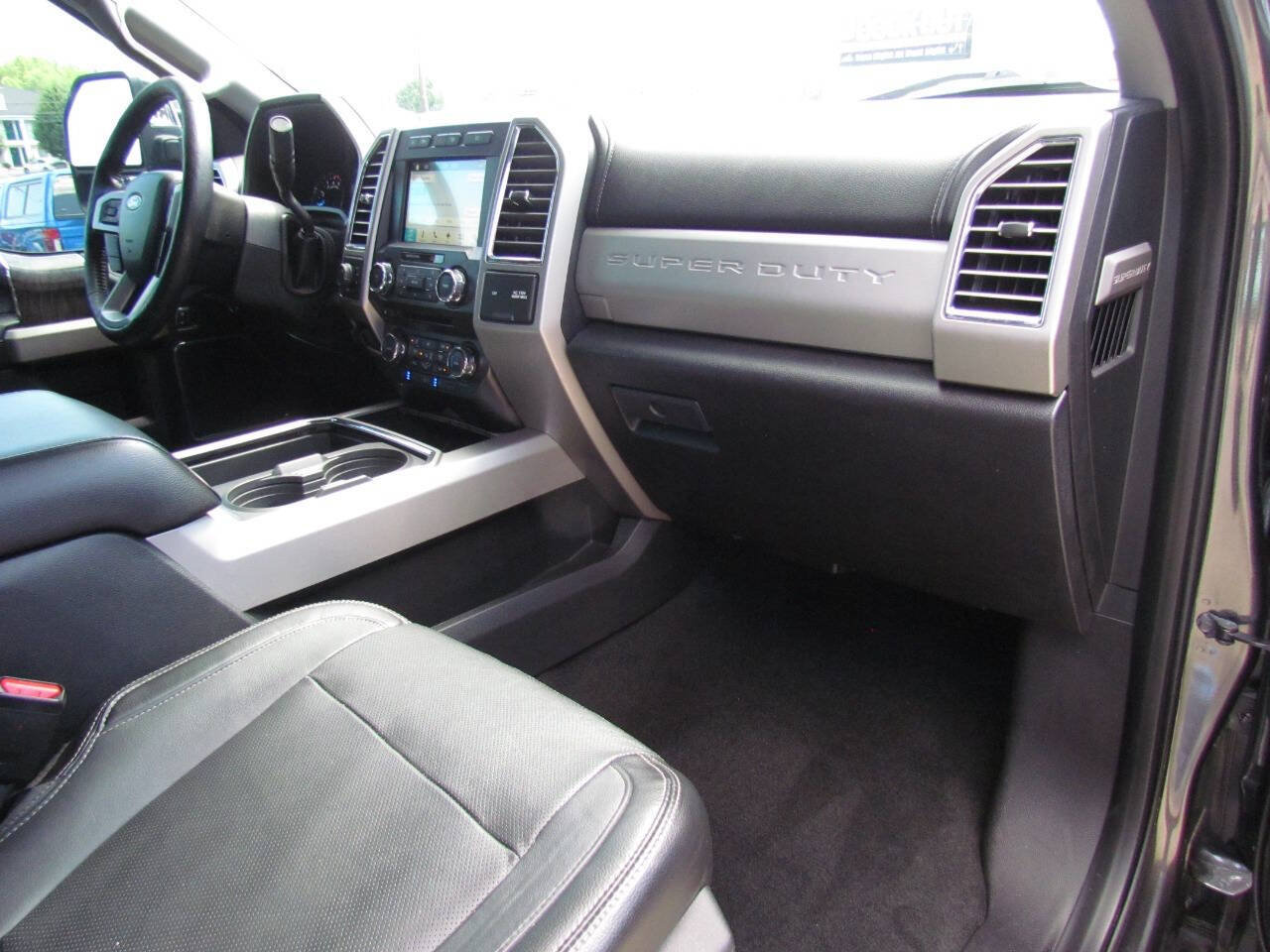 Used 2017 Ford F250 Lariat w/ Lariat Ultimate Package AWD/4WD image 16
