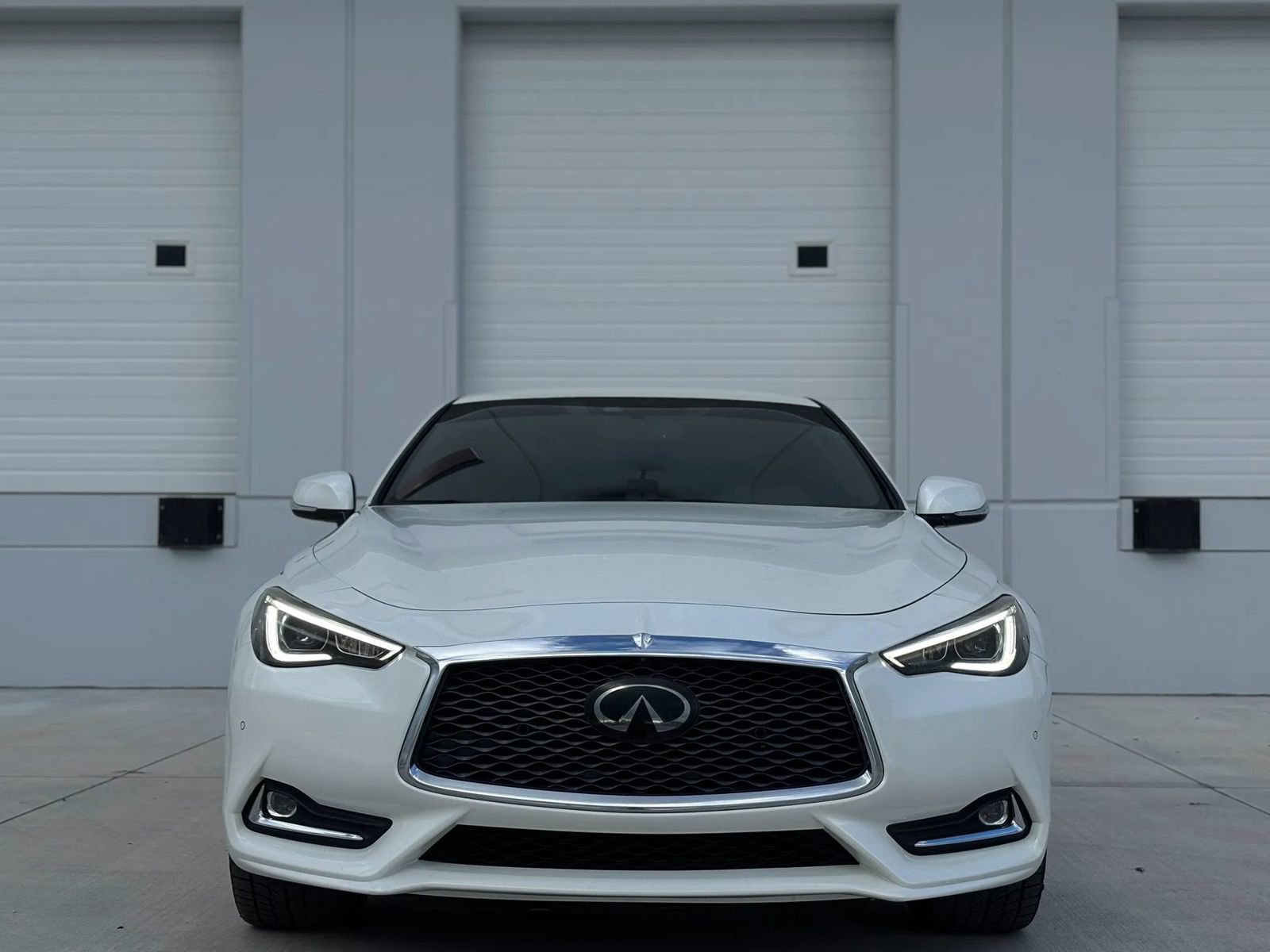 Used 2019 INFINITI Q60 3.0t Luxe w/ Essential Package image 3