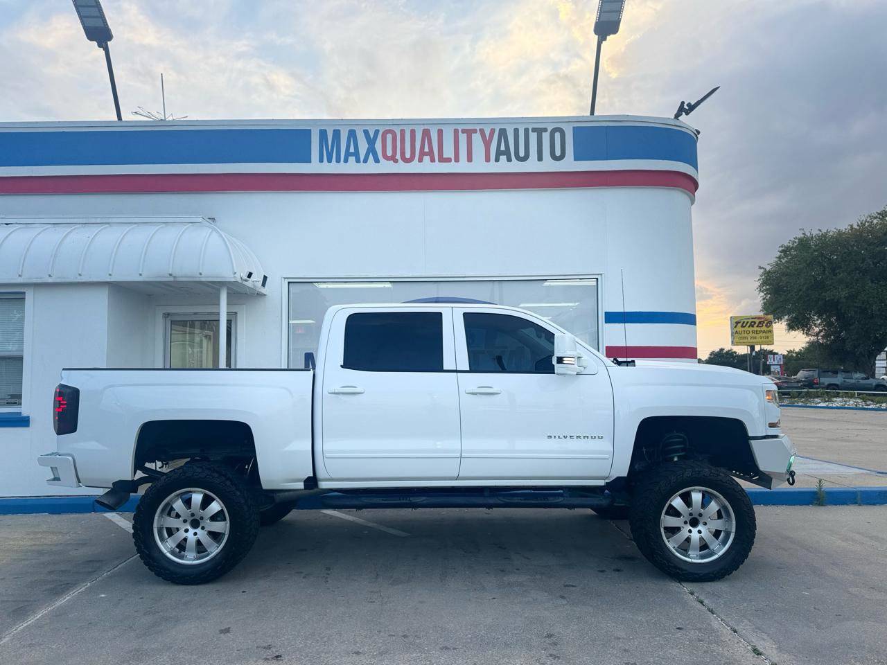 Used 2018 Chevrolet Silverado 1500 LT w/ Trailering Package AWD/4WD image 22