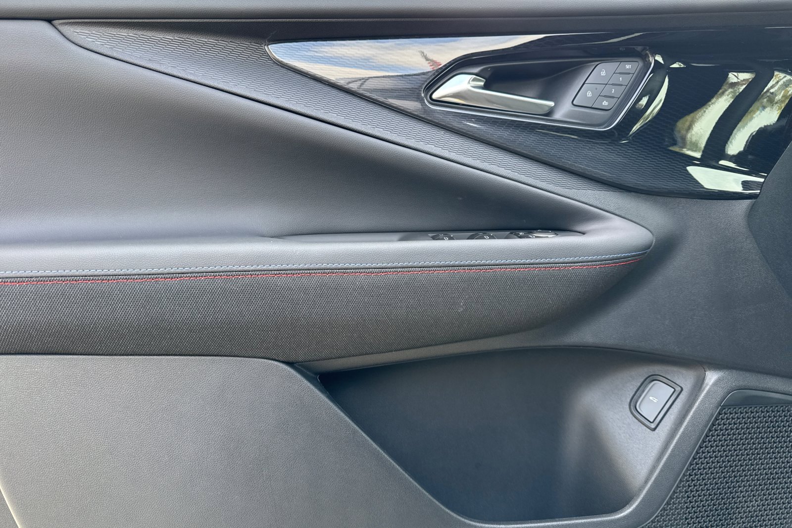 New 2025 Chevrolet Blazer EV RS image 11