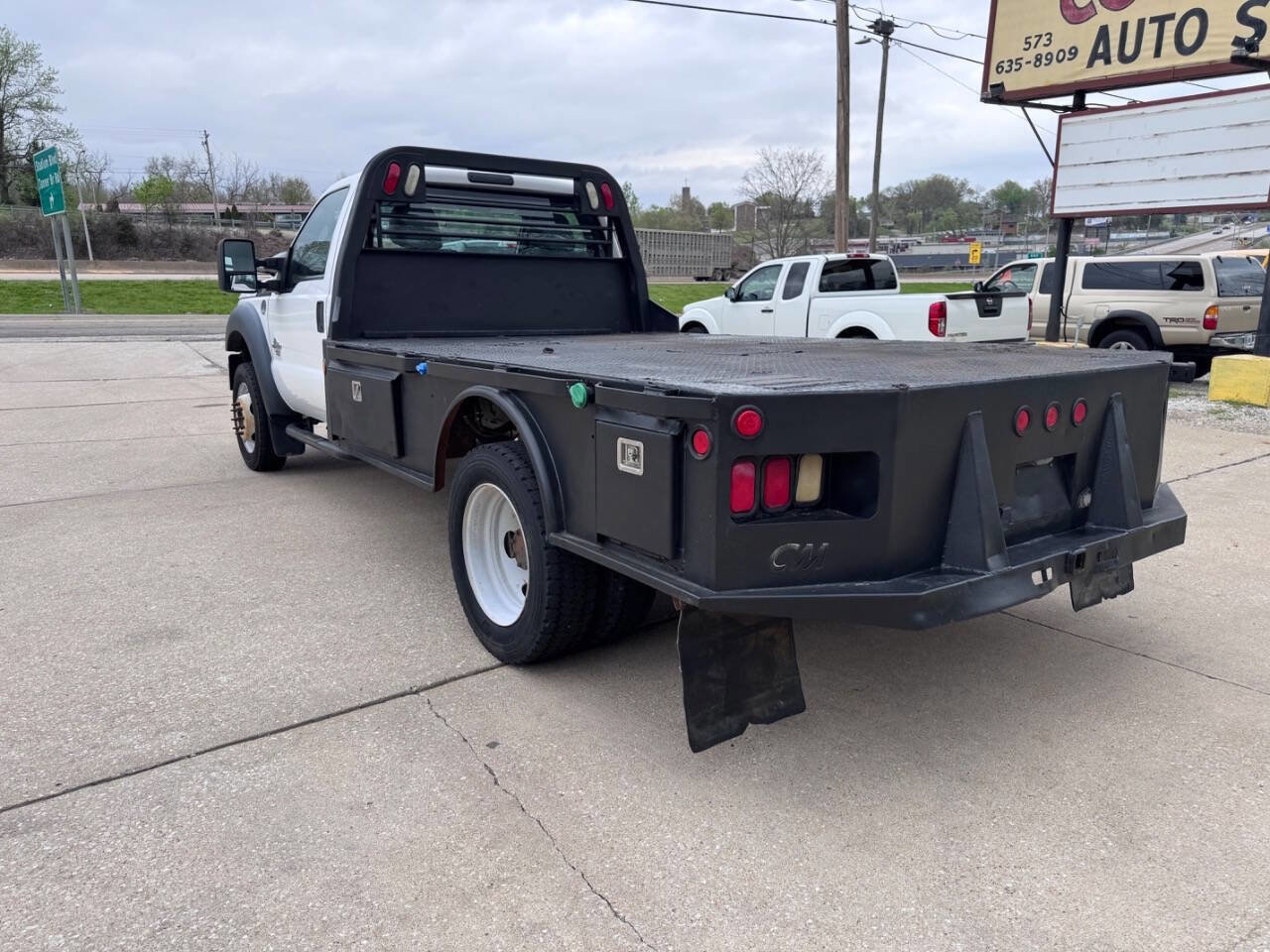 Used 2015 Ford F550 4x4 Regular Cab Super Duty image 8