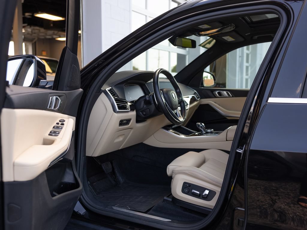 Used 2021 BMW X5 xDrive40i w/ Executive Package 3 AWD/4WD image 35