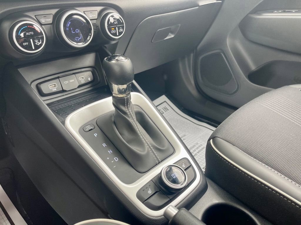 Used 2025 Hyundai Venue Limited image 15